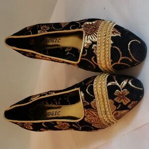SOGIC Black and Gold Jeweled Kitten Heels 10.5